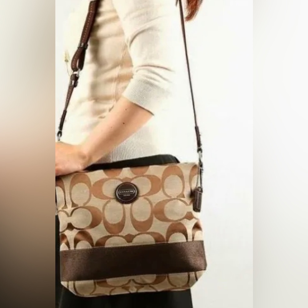 🌟Coach Signature Stripe Cross Body File Shoulder Bag🌟